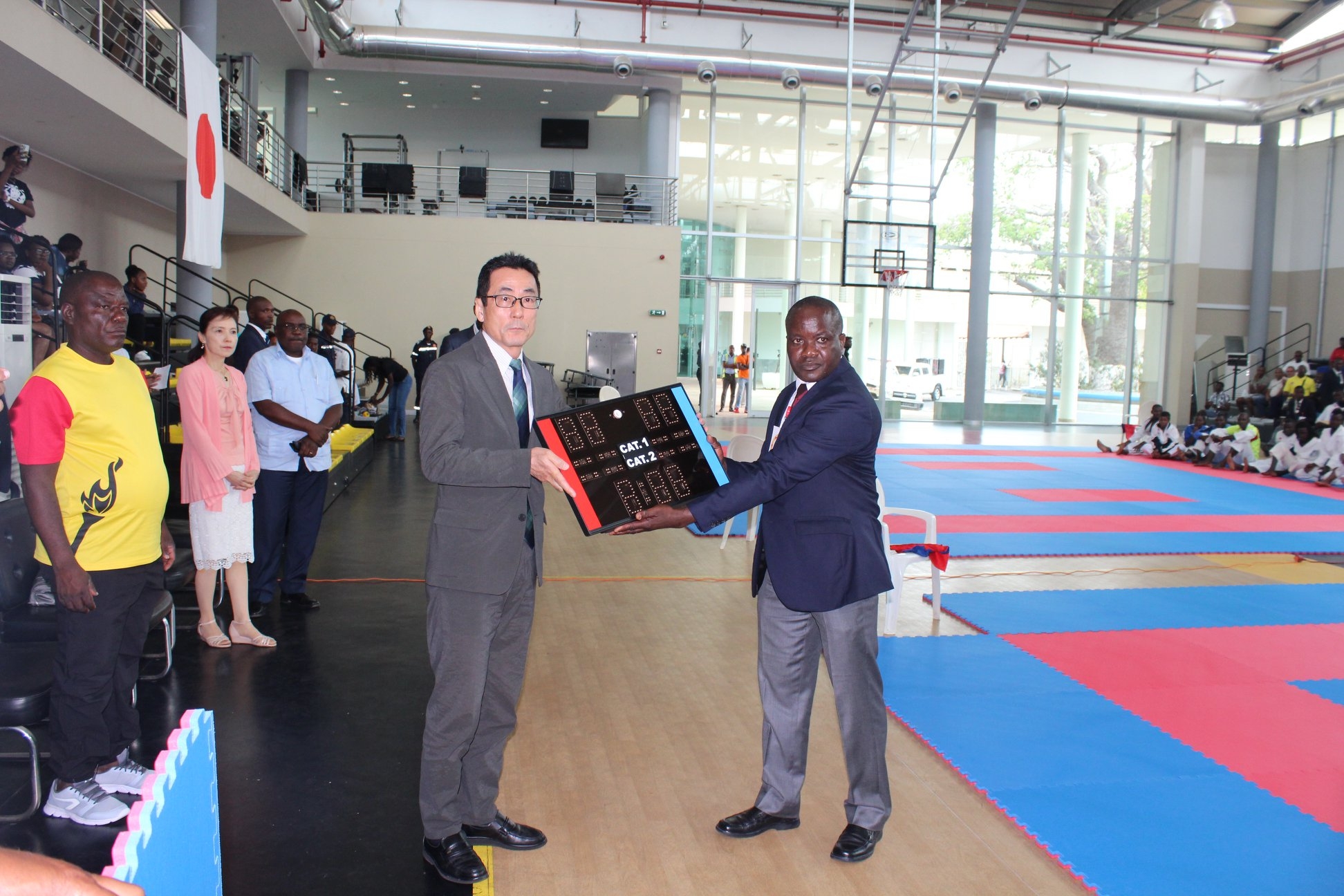 空手器材の供与